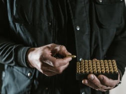 Незаконное оружие в Днепропетровской области: арсенал шлют по почте и делают “закладки”