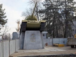 З центру Дніпра вирішили прибрати пам'ятник "Танк"