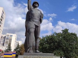 В Харькове нацисты задумали снести знаменитый памятник Солдату-освободителю!