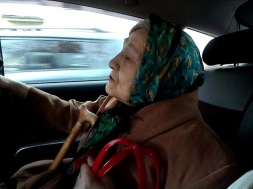 На Сумщине бабушка с внучкой и таксист взяли в заложницы женщину