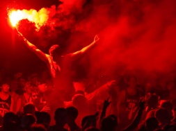У Запоріжжі футбольні фанати влаштували масову бійку