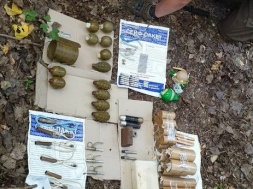 В Сумской и Житомирской областях правоохранители обнаружили тайники с боеприпасами