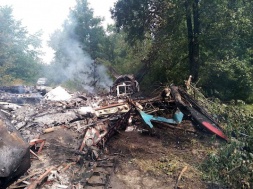 На Полтавщині впав літак, пілоти вистрибнули з нього у повітрі