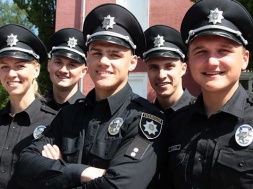 В Сумской области пятерым полицейским вручили подозрения в систематическом вымогательстве