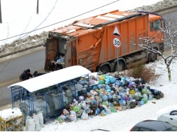 Львівське сміття вантажівками везуть на Дніпропетровщину