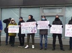 "Руки прочь от "Мотор Сич": сотрудники предприятия вышли на митинг