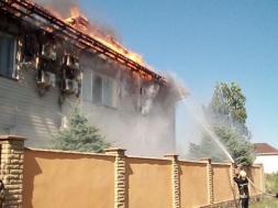 Дым было видно за километры: в Бердянске сгорела частная гостиница