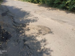 Мешканці чотирьох сіл на Полтавщині погрожують перекрити трасу, вимагають ремонту дороги