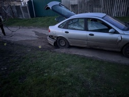 На Харьковщине в Ольховатской громаде неадекват забросал гранатами автомобиль и дом односельчан