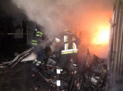 Пожар в Кривом Роге: на Центральном рынке сгорели 22 торговых павильона