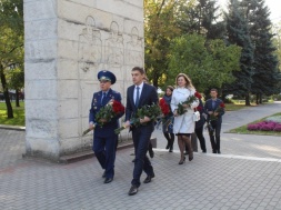 Новоизбранный мэр Мелитополя возложил цветы на могилы погибших освободителей Украины