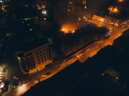 В центре Днепра сгорели два старинных здания, есть пострадавшие