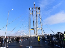 В Запорожье Президент Украины Владимир Зеленский открыл самый высокий в Украине мост