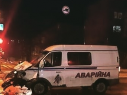 В Запорожье вчера столкнулись аварийка и автомобиль полиции