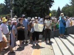 На Дніпропетровщині пенсіонери вийшли на мітинг за збереження пільгового проїзду