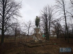В селе Полтавской области решили снести Ленина