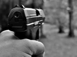 В Кривом Роге мужчина открыл стрельбу по детям