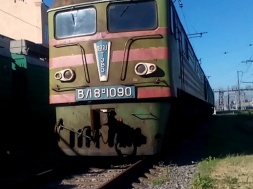 Железнодорожники Кривбасса начали “итальянскую забастовку” в поддержку горняков КЖРК