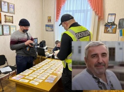 В Бердянске учителя выступили в защиту директора школы, пойманного на взятке