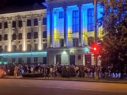 В Запорожье под стенами мэрии прошла акция протеста работников развлекательных заведений с Набережной
