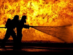 В Запорожской области на складе стройматериалов произошел масштабный пожар