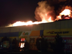 У Полтаві горять магазини на вулиці Зіньківській