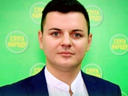 В родном городе Зеленского в депутаты от «Слуг» идет фигурант сексуального скандала
