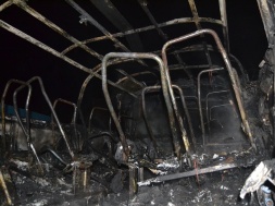 Від ЛАЗа залишився обгорілий каркас: в пожежі автобуса є постраждалі