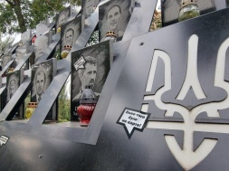 Неизвестные киевляне – на мемориале «Небесной сотне»: «Оно того не стоило»