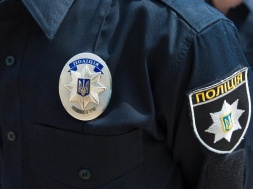 Правоохранителя, который мог нанести повреждения митингующему во время антиковидной акции в Запорожье, отстранили от работы