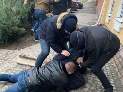 На крупной взятке задержали руководителя военной прокуратуры в Запорожской области