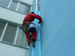 В Бердянске погиб строитель, сорвавшись с высоты