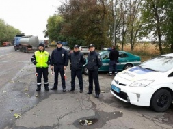 У Кременчузі поліцейські обікрали перехожого і викинули за містом