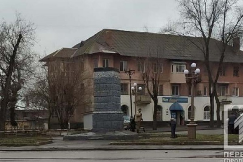 В День рожденья Богдана Хмельницкого в Кривом Роге демонтировали памятник гетману