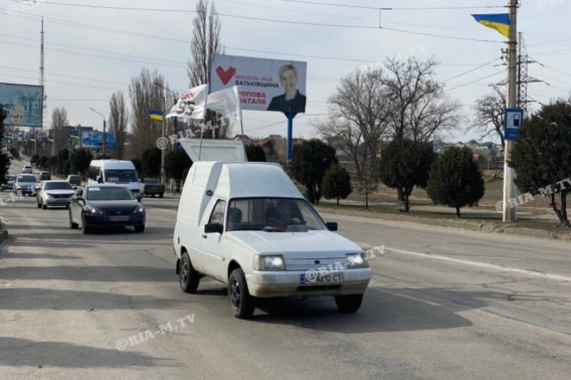 В Мелитополе в День влюбленных автомобилисты устроили протест против полицейского государства