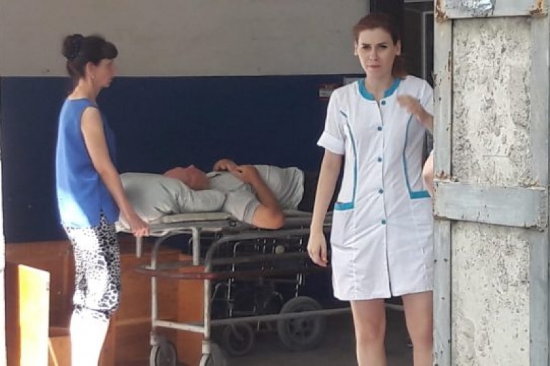 Операция «Эвакуация»: Почему тяжелобольных мелитопольцев и персонал перевозят из «больницы будущего»?
