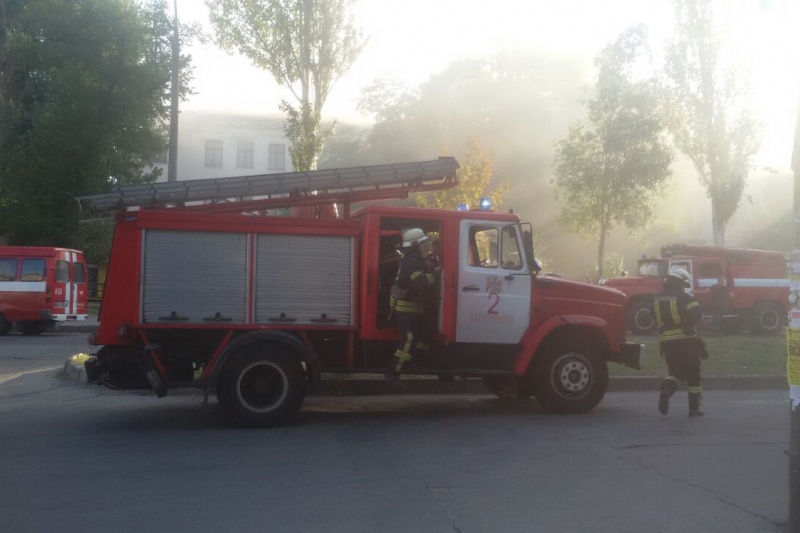 В Запорожье горел корпус "Машинки": пожар тушили 15 машин и 50 спасателей