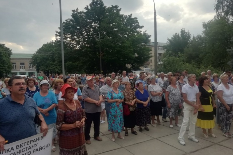 «Если президент нас не услышит — прольется кровь»: в Вольнянске выступили против строительства каолинового карьера