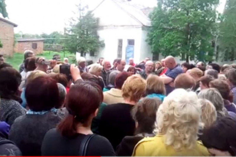 На Ямпольщине люди протестуют против закрытия единственного терапевтического стационара