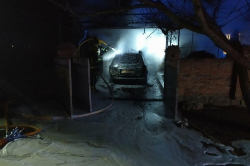 В Запорожской области сгорело авто главы громады: он считает, произошел поджог