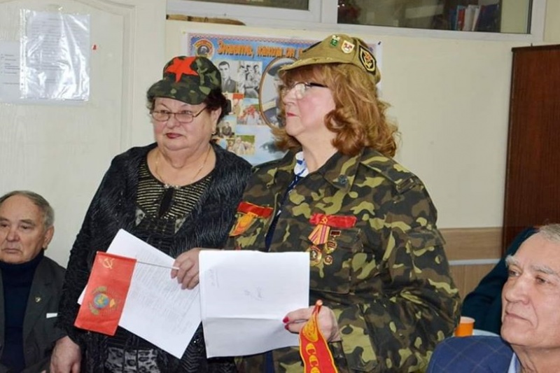 Флаги СССР, пилотки, серп и молот: как в Запорожье отметили советский праздник 23 февраля