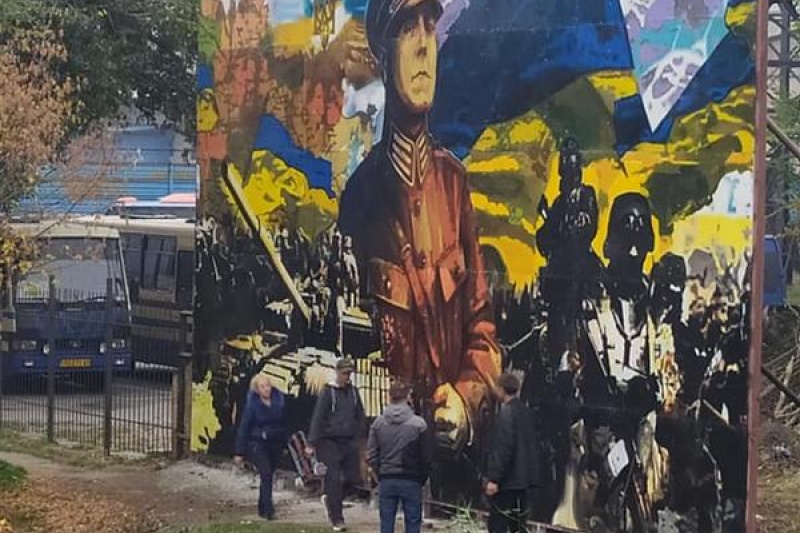 В Запорожье на центральном проспекте был испорчен рисунок с изображением генерала УНР