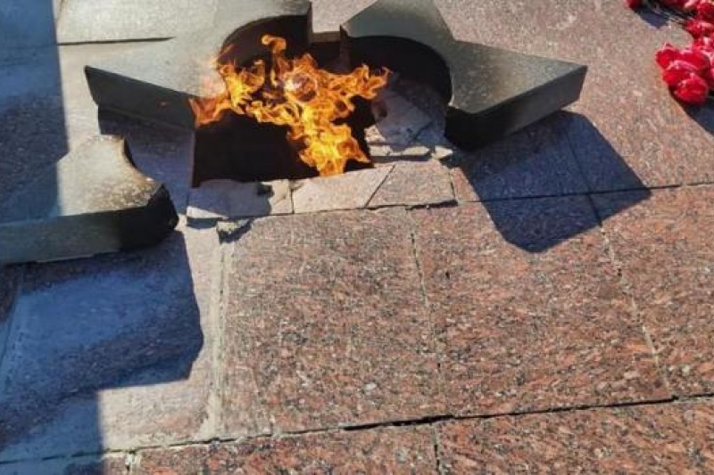 У День Перемоги 22-річна дівчина розбила зірку Вічного вогню