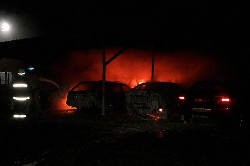 Под Запорожьем на стоянке сгорели 9 авто: не исключен поджог