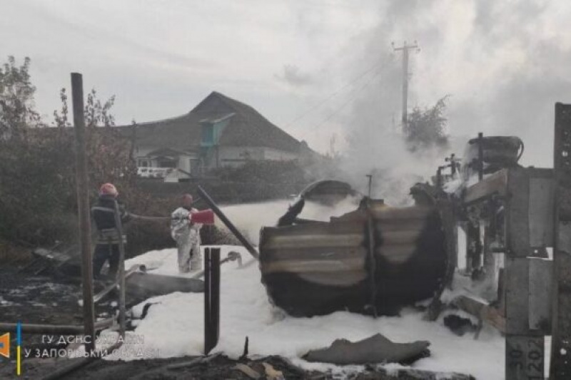 В Запорожской области перевернулся и сгорел бензовоз: есть пострадавшие