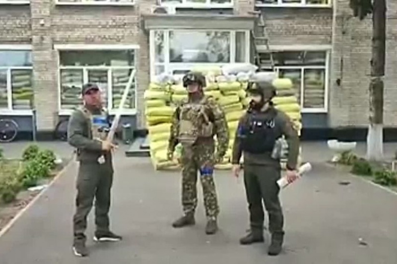 На Харьковщине военкоматчики и полицейские селятся в пустующие дома и не оплачивают коммунальные счета