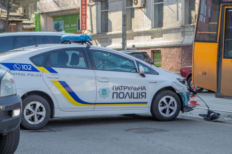 ДТП с полицейскими в Днепре: «Приус» протаранил маршрутку