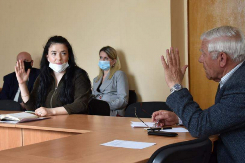Депутатська комісія Пирятинської міськради звинувачує місцевого журналіста у порушенні “правових засад та морально-етичних норм”