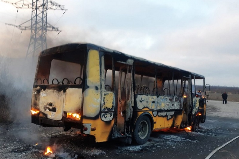 В Днепропетровской области на ходу загорелся автобус с рабочими