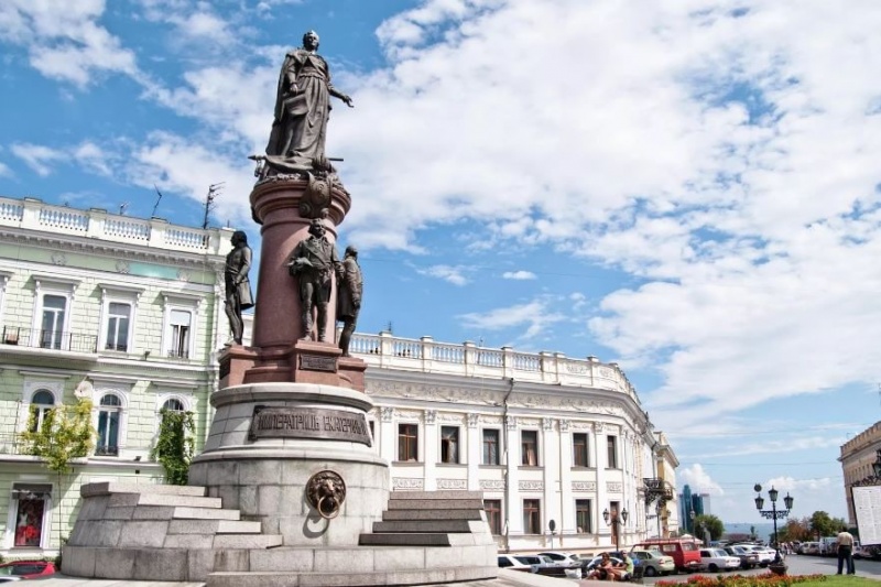 Зеленский рассмотрел скандальную петицию: памятник Екатерине II в Одессе снесут!